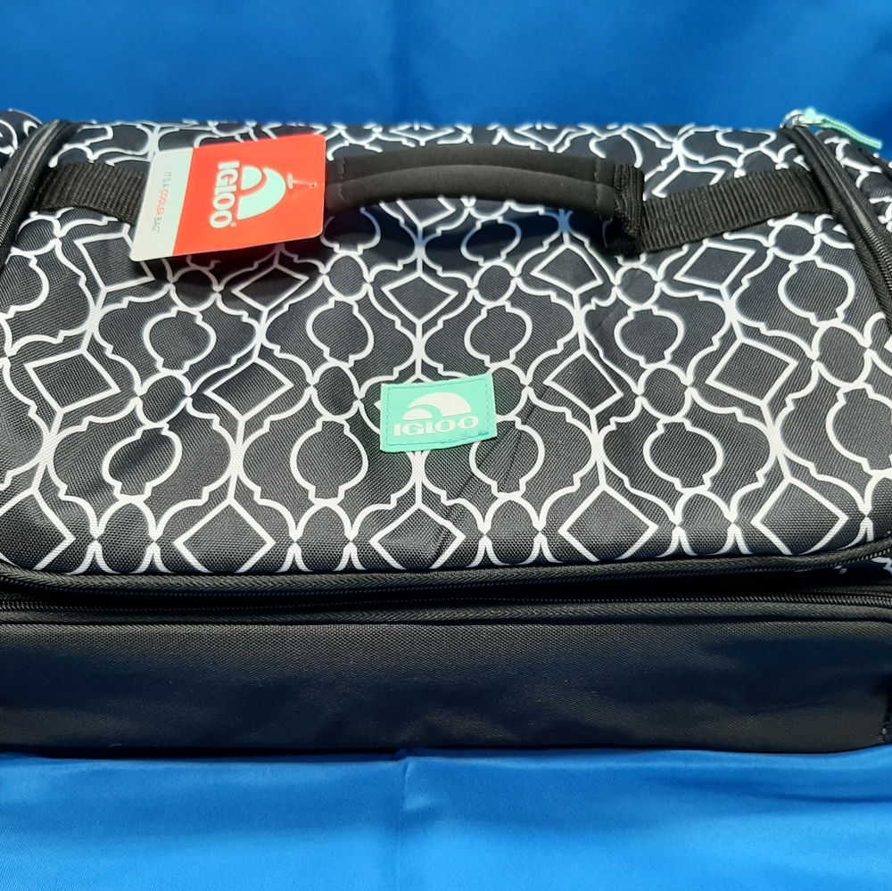 IGLOO Thermal Double Casserole Carrier Fits two 9x13 dishes or smaller. Hot/Cold